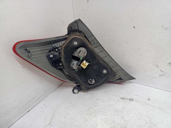 FEU ARRIERE DROIT TOYOTA YARIS 09/2011-08/2014 - Vue 2